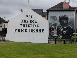 Bemalte Huserfassade in Derry