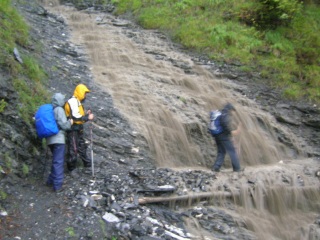 Sturzbach ber den Weg