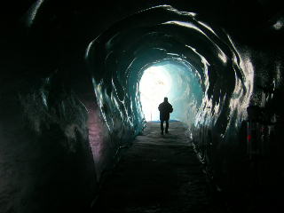 In Eishhle im Mer de Glace